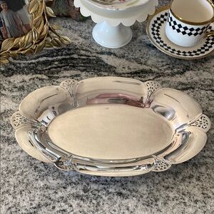 Elegant Vintage Wm Rogers #419 Silver Plated Serving Tray!
